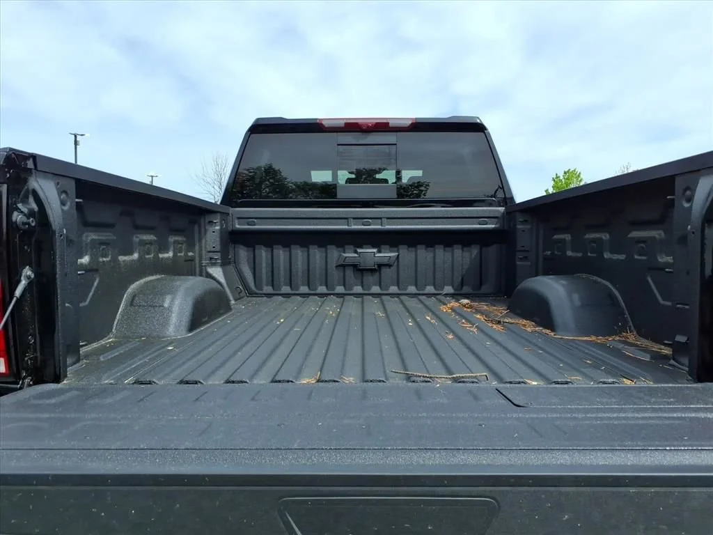 New 2026 Black Chevrolet High Country image 28