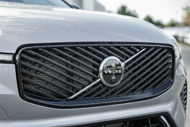 New 2026 Aurora Silver Volvo Plus image 11