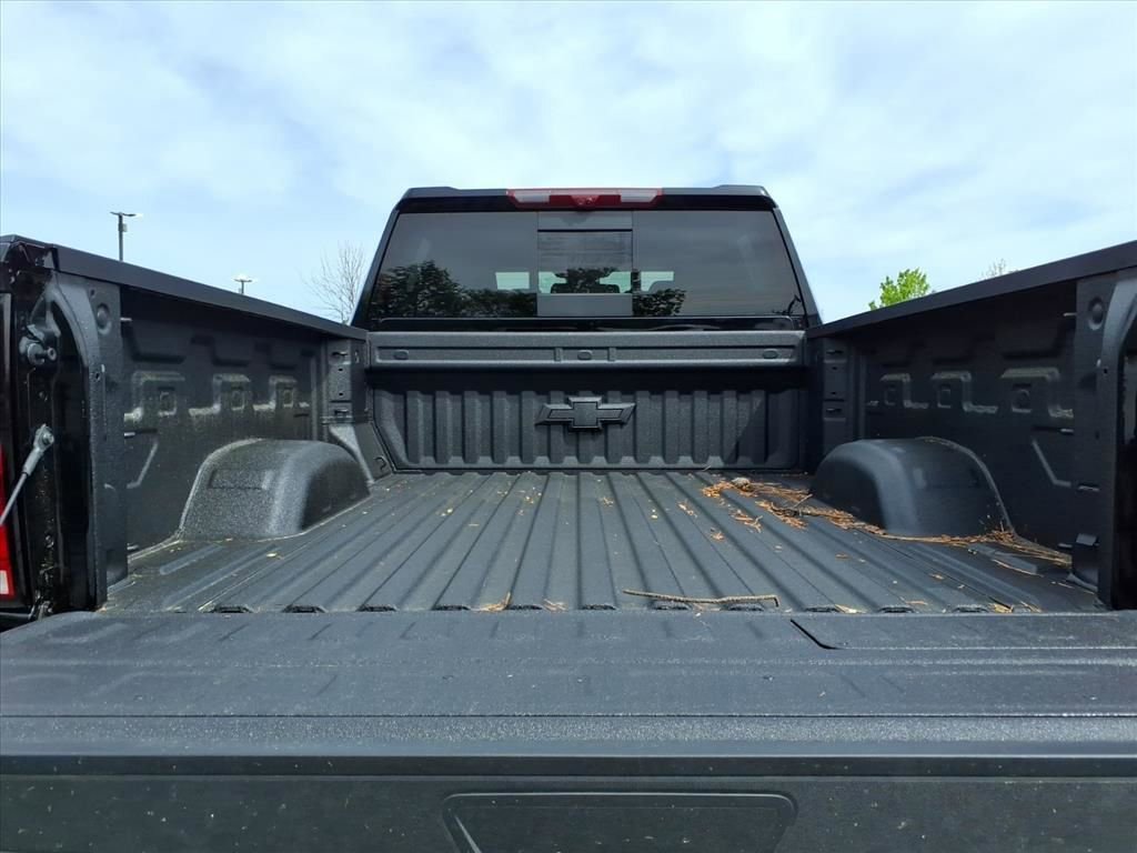 New 2026 Black Chevrolet High Country image 28