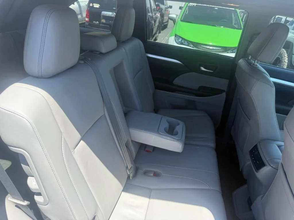 Certified Used 2019 Blizzard Pearl Toyota XLE image 55