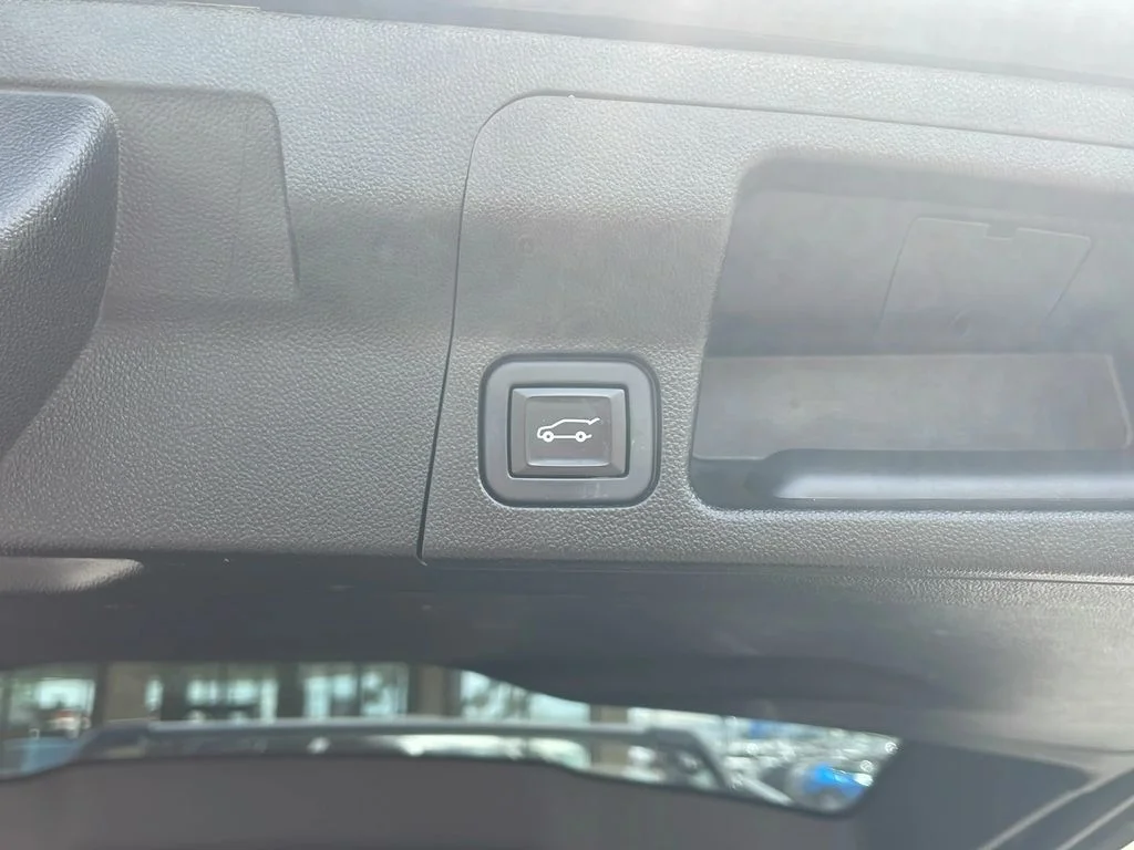 Used 2021 Ebony Twilight Metallic GMC AT4 image 10