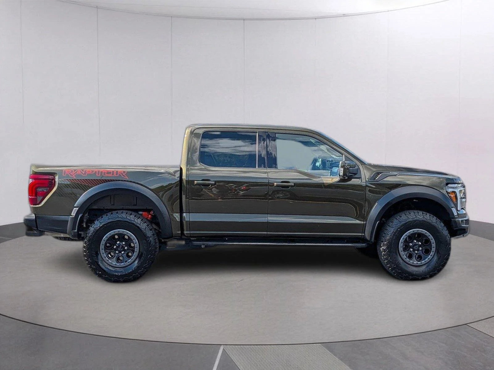 Used 2025 Shelter Green Ford Raptor image 7