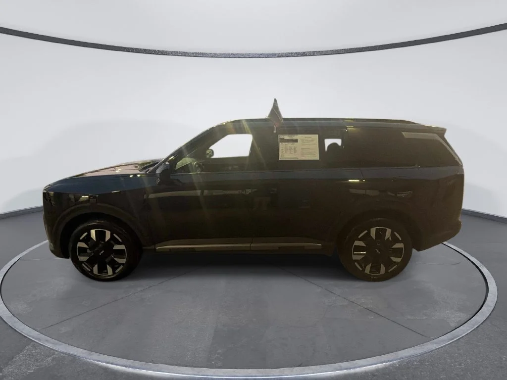 Used 2027 Black Kia S image 4