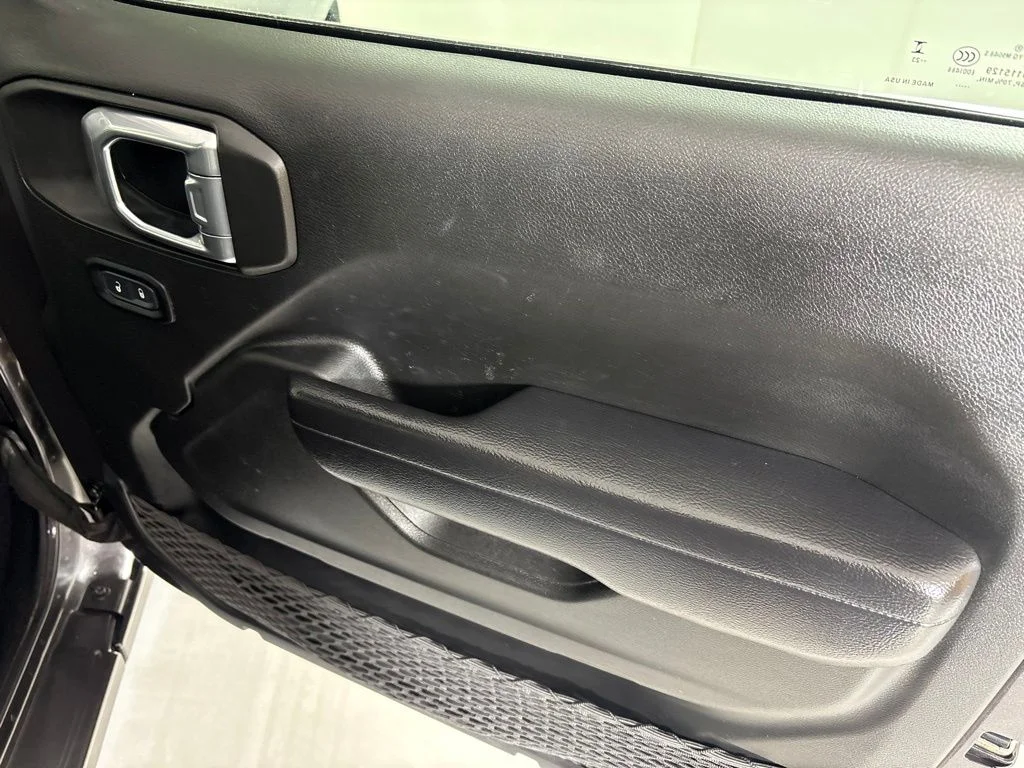 Used 2023 Gray Jeep Sport S image 13