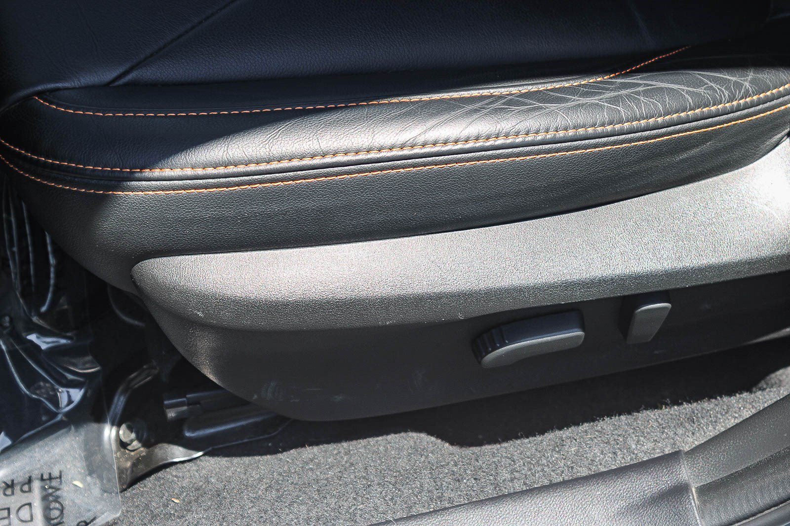 Used 2022 Ice Silver Metallic Subaru Limited image 22