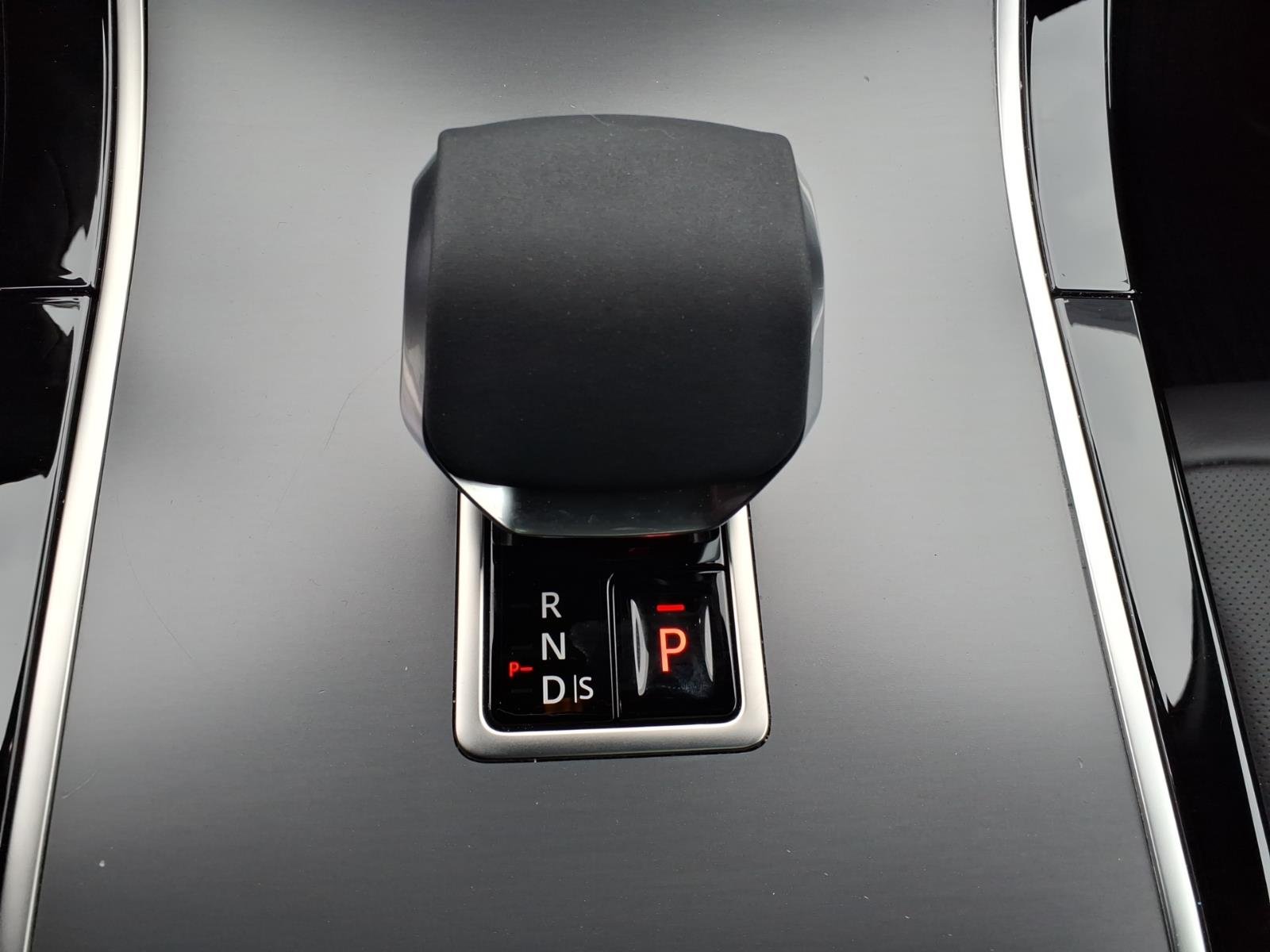 Certified Used 2026 Fuji White 1aa Land Rover S image 13