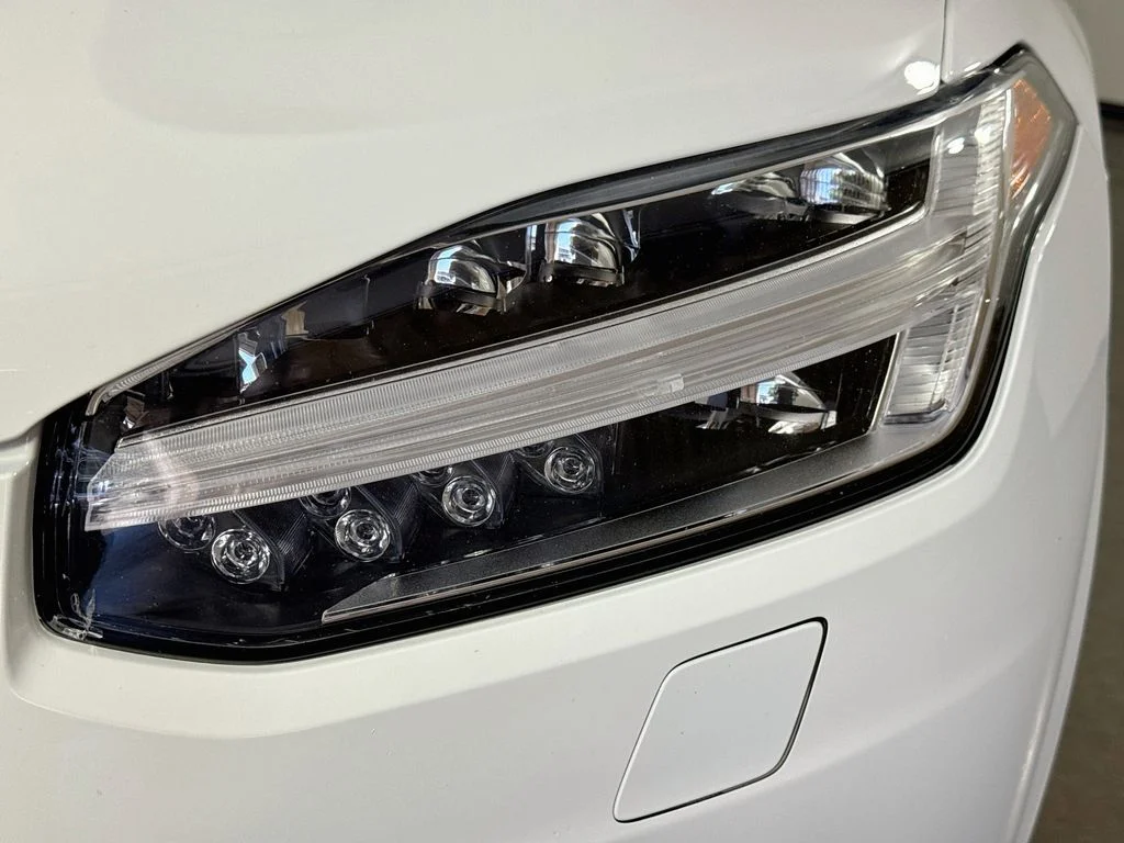 Used 2022 White Volvo T8 Inscription 6 Passenger image 41