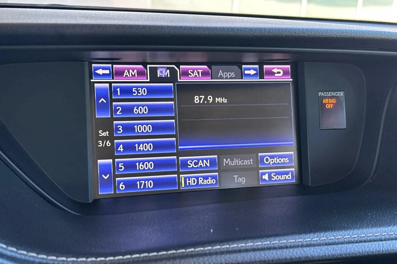 Used 2014 Matador Red Mica Lexus Hybrid image 19