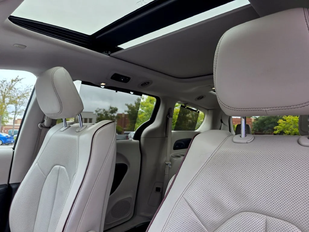 Used 2017 Blue Chrysler Limited image 12