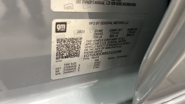 Used 2025 Thunderstorm Gray GMC AT4 image 39