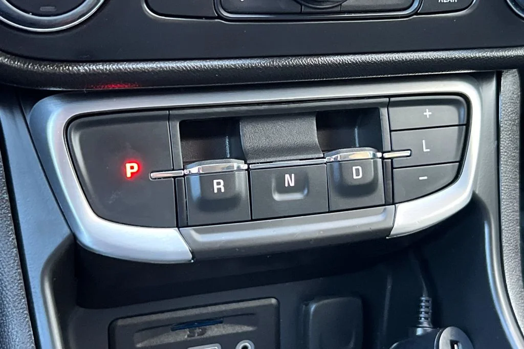 Used 2023 White GMC SLT image 23