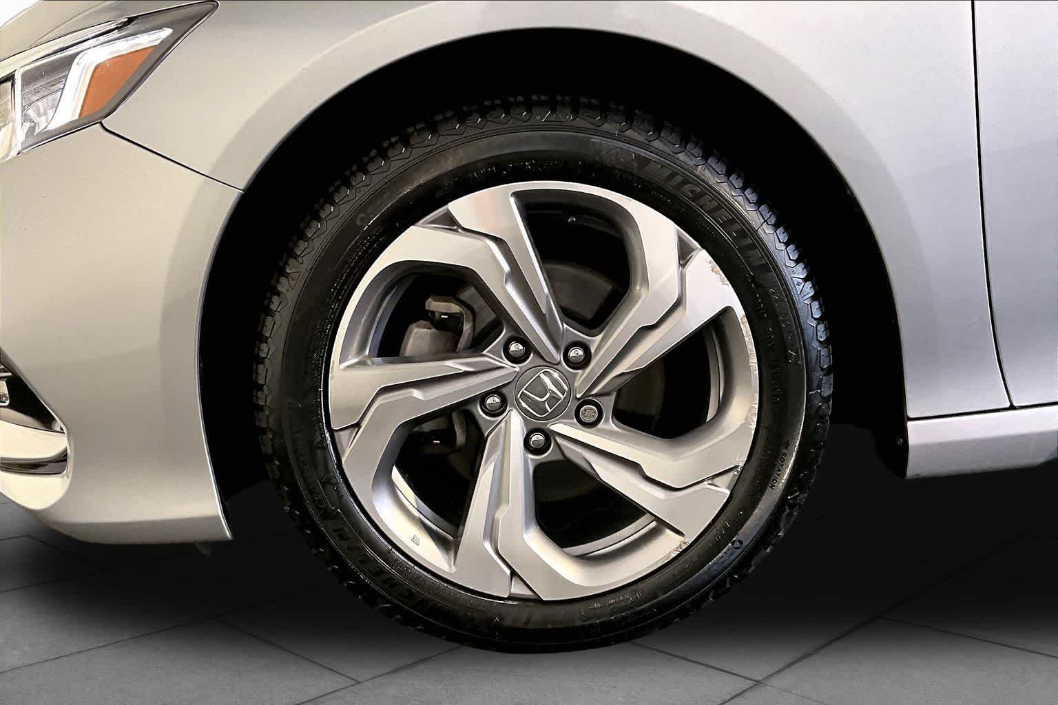 Used 2020 Lunar Silver Metallic Honda EX image 11