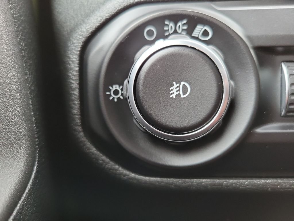 Used 2020 Green Jeep Sport image 11