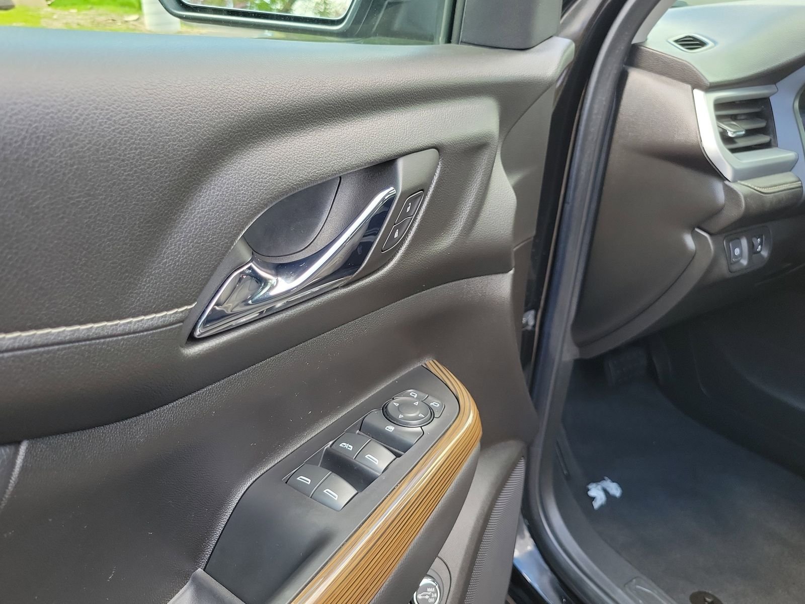 Used 2023 Black GMC SLE image 10