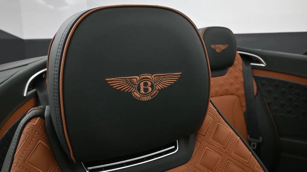 Used 2023 Green Bentley Azure image 15