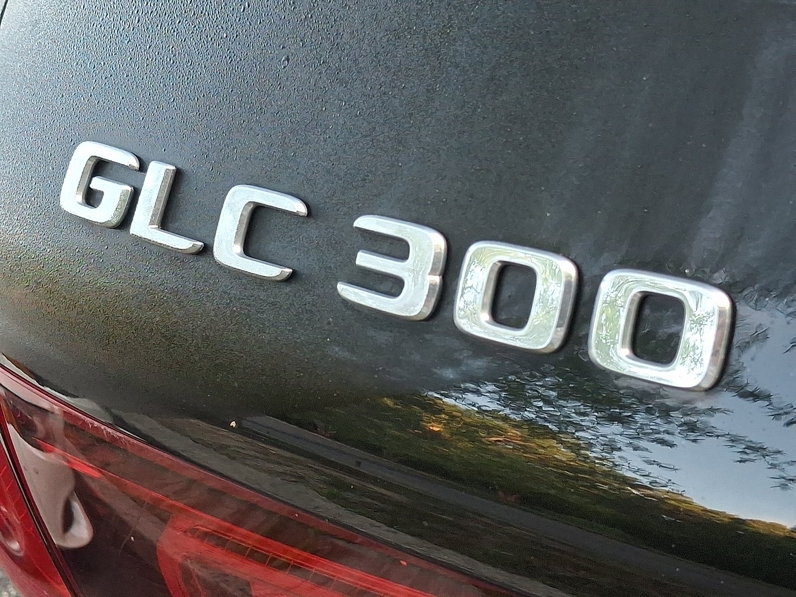 Used 2020 Black Mercedes-Benz 4MATIC® image 5