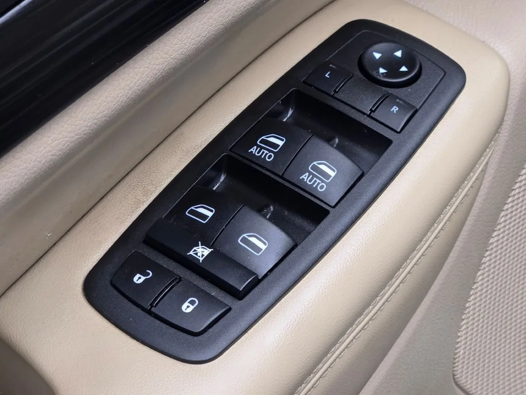 Certified Used 2022 Black Jeep Laredo E image 18
