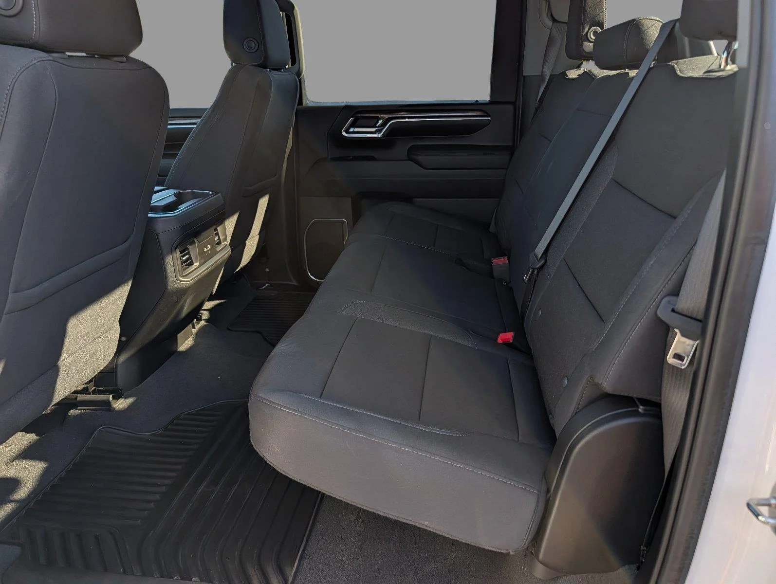 Used 2024 Summit White Chevrolet LT DRW image 33