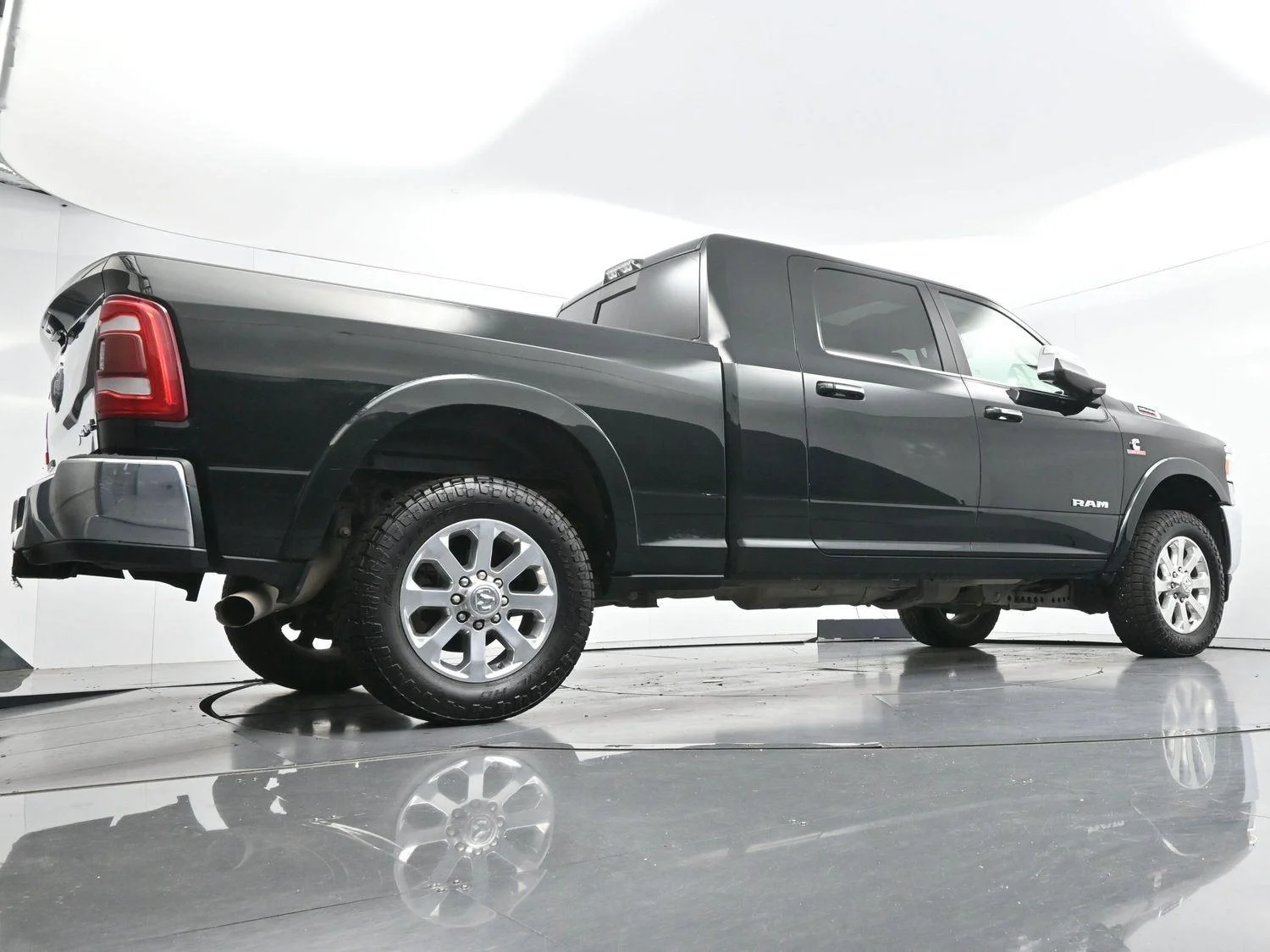 Used 2019 Black Forest Green Pearlcoat Ram Laramie image 49