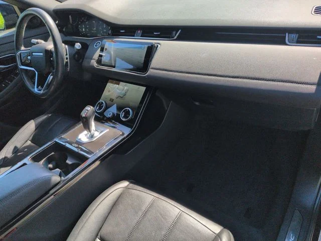 Used 2021  Land Rover R-Dynamic SE image 30
