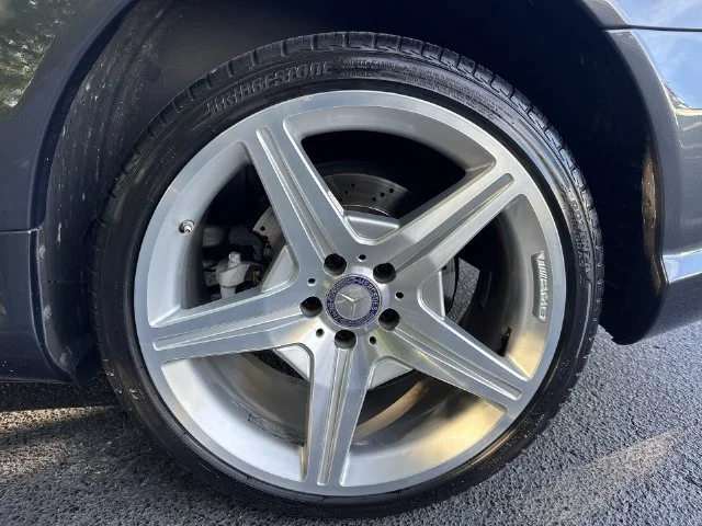 Used 2011 Gray Mercedes-Benz SL 550 image 32