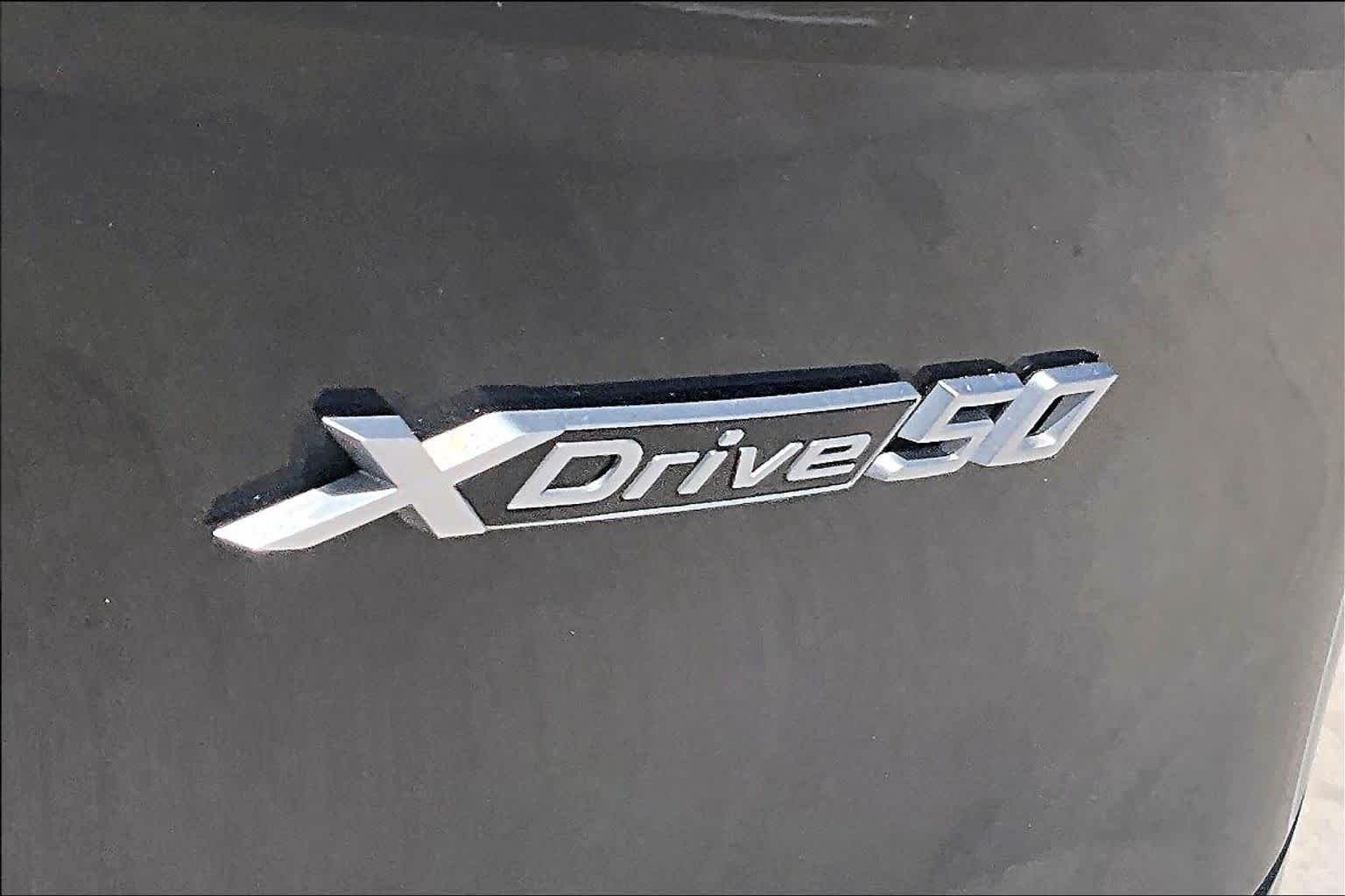 Used 2024 Black Sapphire Metallic BMW xDrive50 image 9