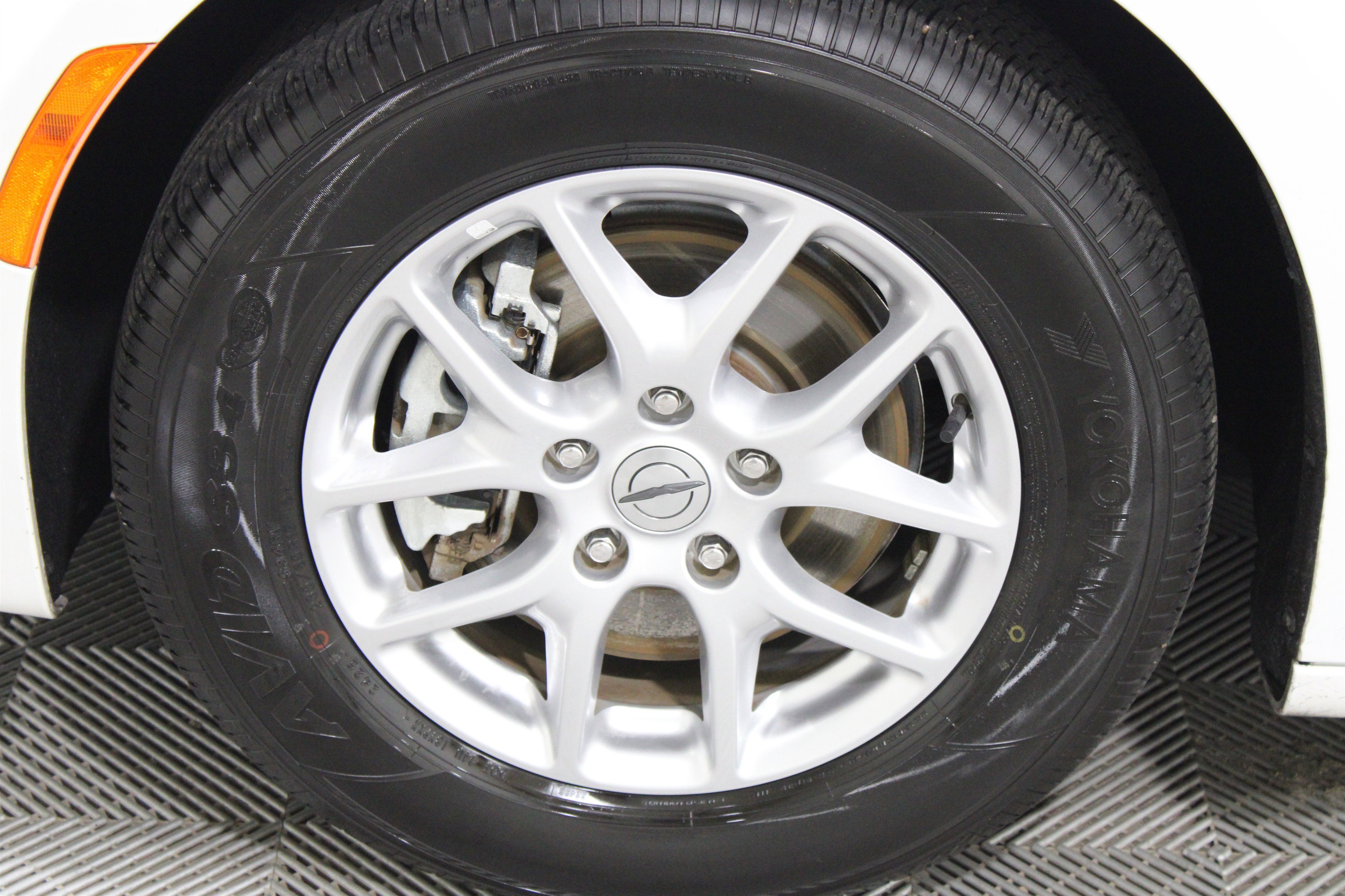 Used 2024 Bright White Clearcoat Chrysler LX image 36