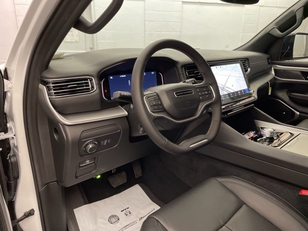 New 2026 Bright White Clear-Coat Exterior Paint Jeep Limited Altitude image 16