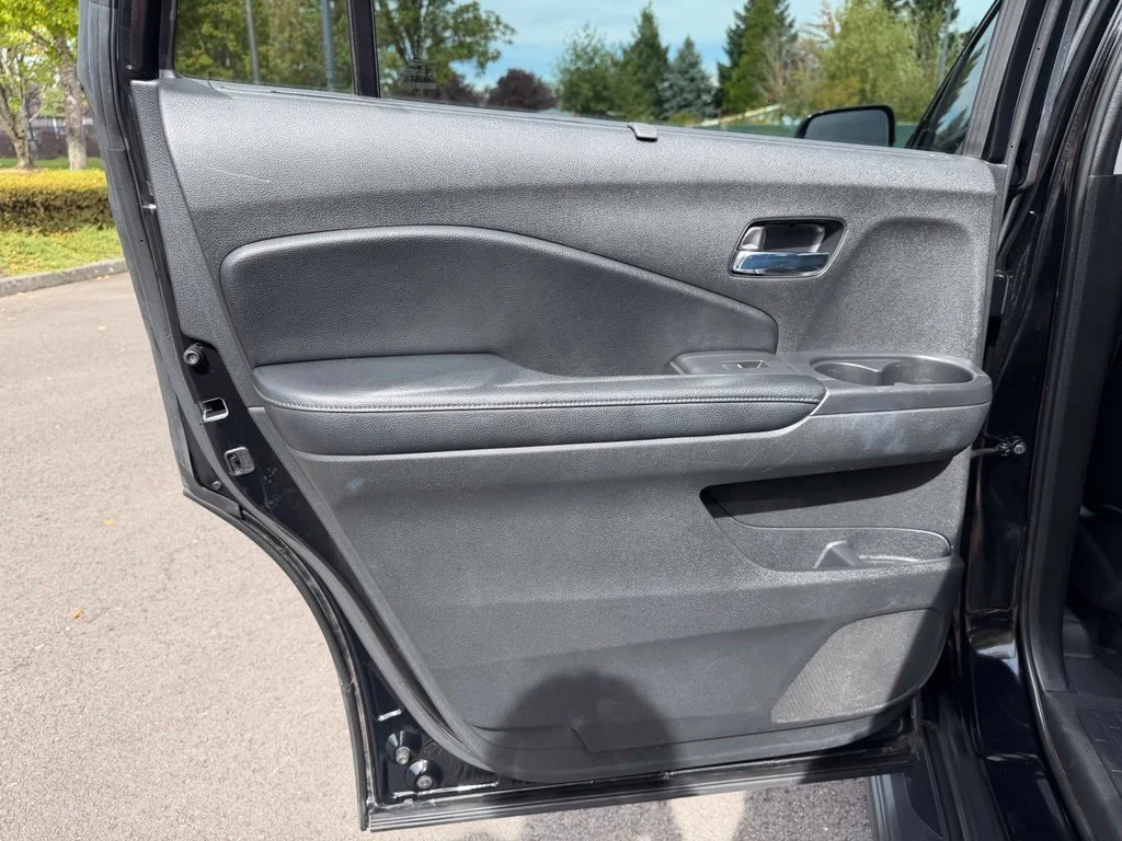 Used 2018 Crystal Black Pearl Honda Elite image 31