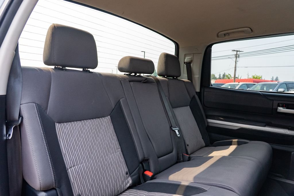 Used 2016 Magnetic Gray Metallic Toyota SR5 image 29