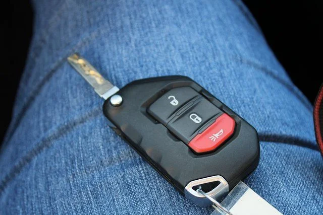 Used 2020 Silver Jeep Sport image 25