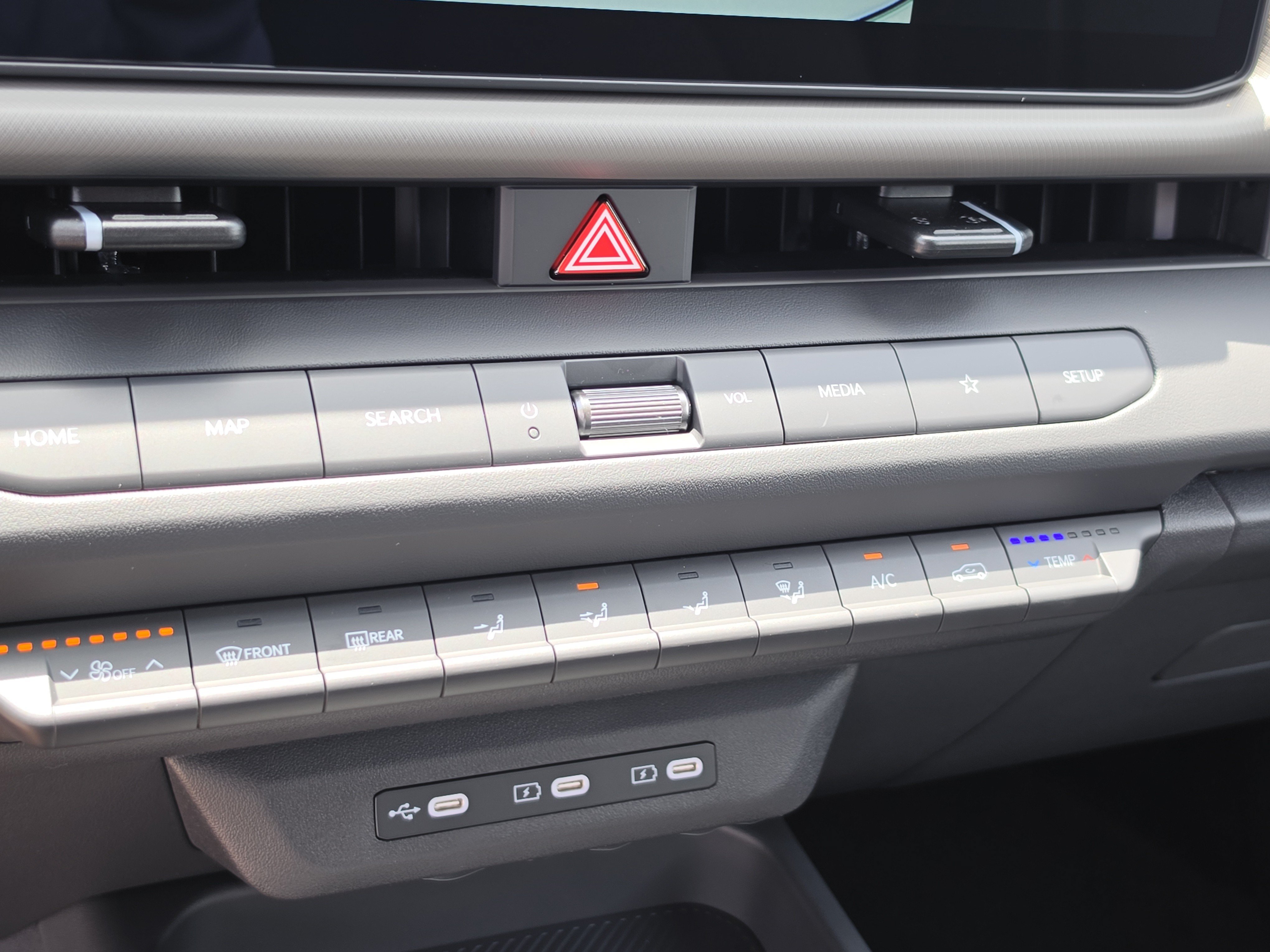 New 2027 Snow White Pearl Kia LX image 24