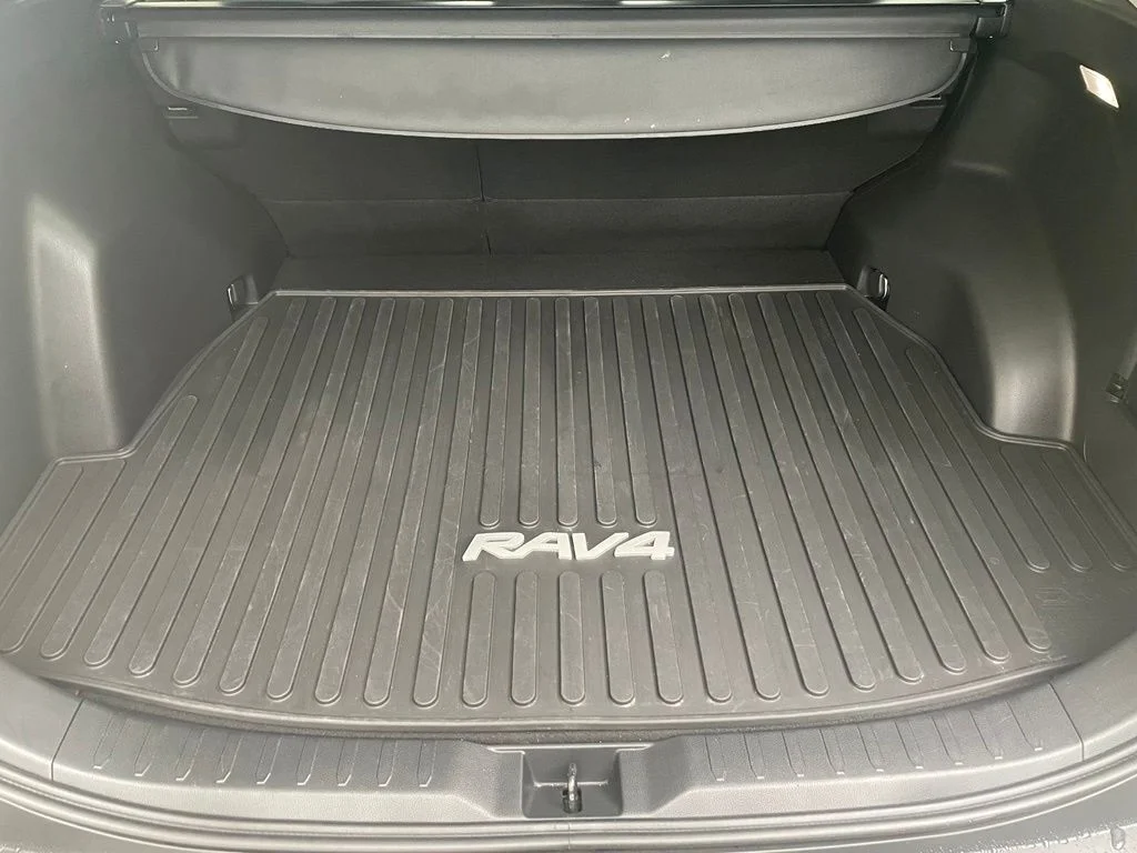 Used 2024  Toyota XLE image 8