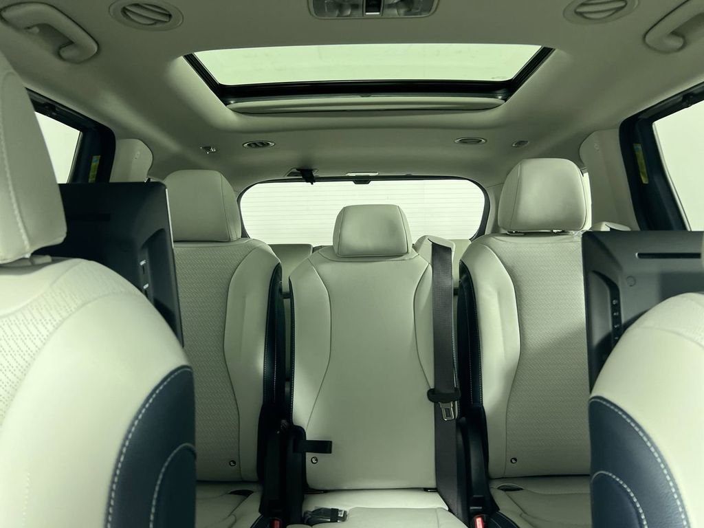 New 2026 Ceramic Silver Kia SX image 33