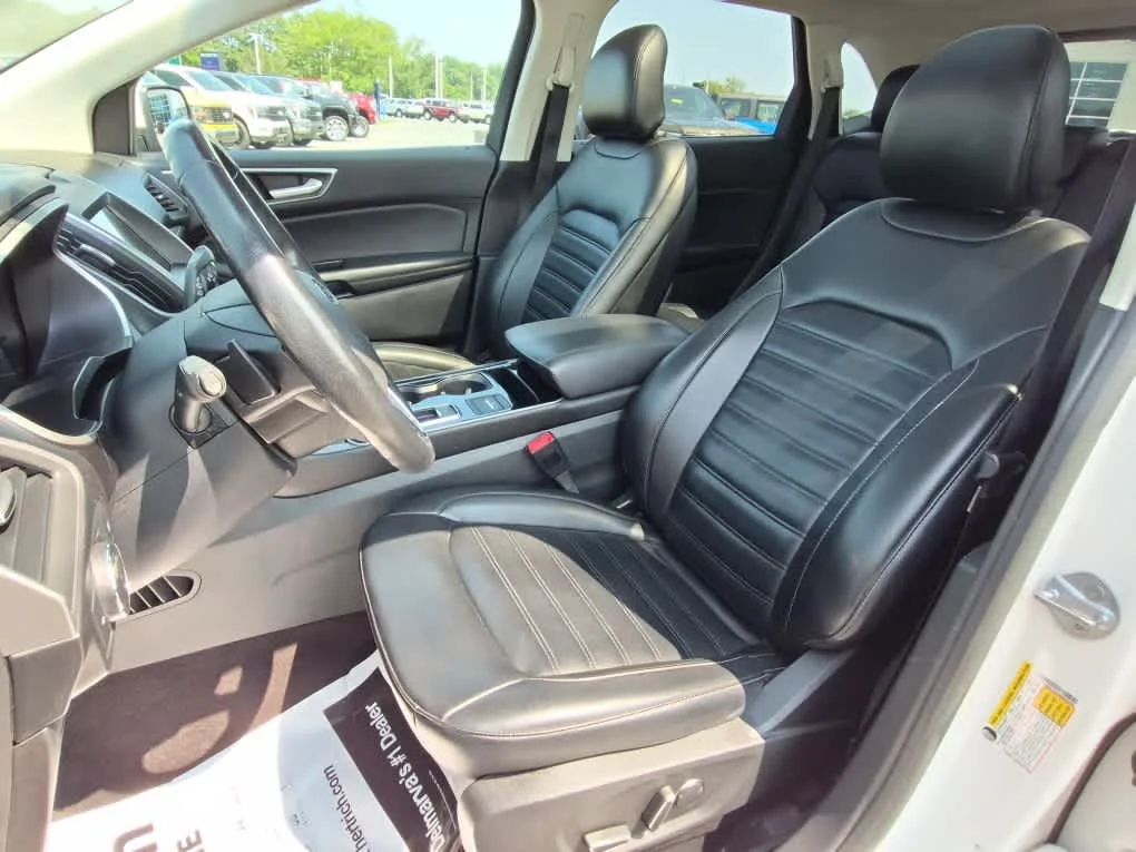 Used 2019 White Platinum Metallic Tri-Coat Ford SEL image 10