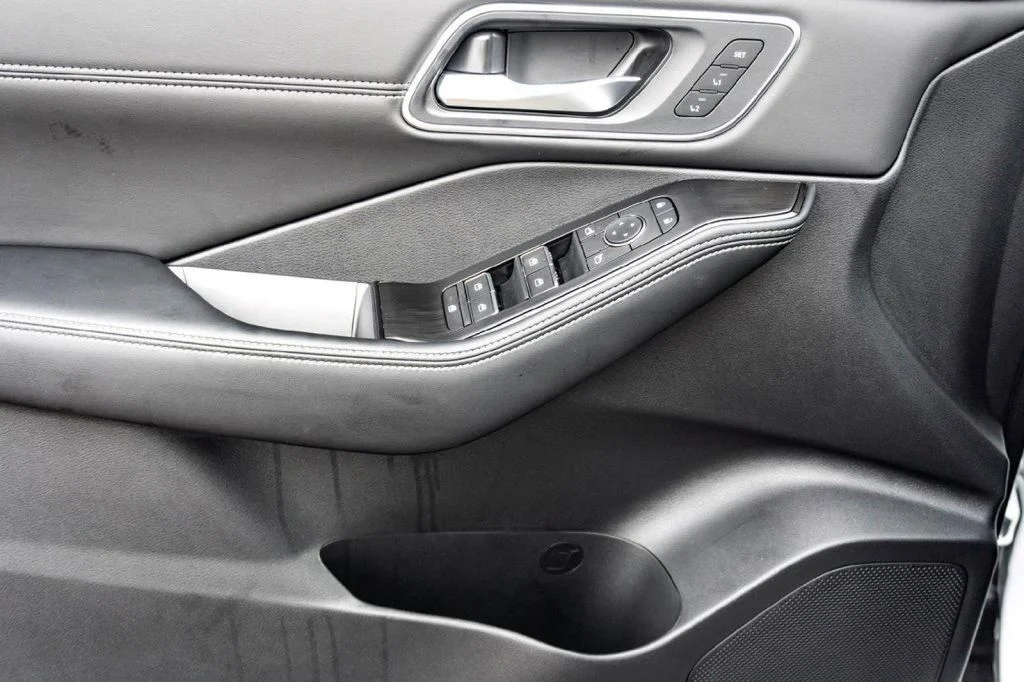New 2026 White Nissan Platinum image 7