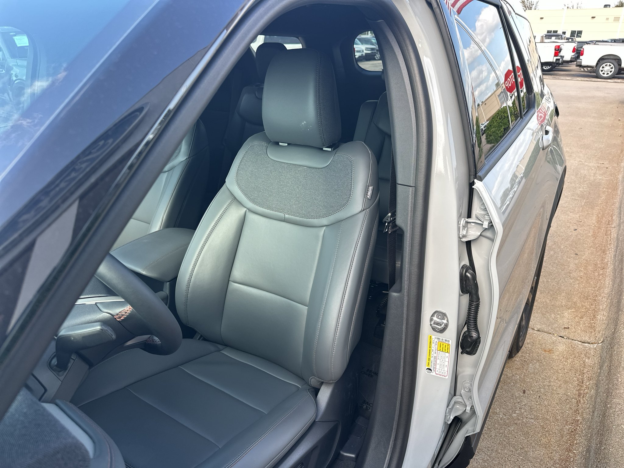 New 2027 Avalanche Gray Ford Active image 27