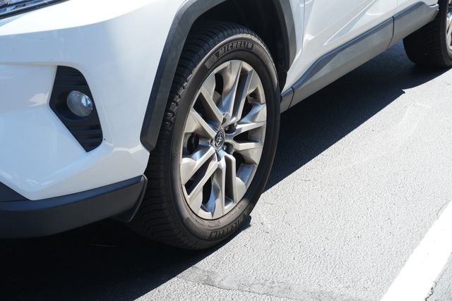 Used 2020 White Toyota XLE Premium image 8