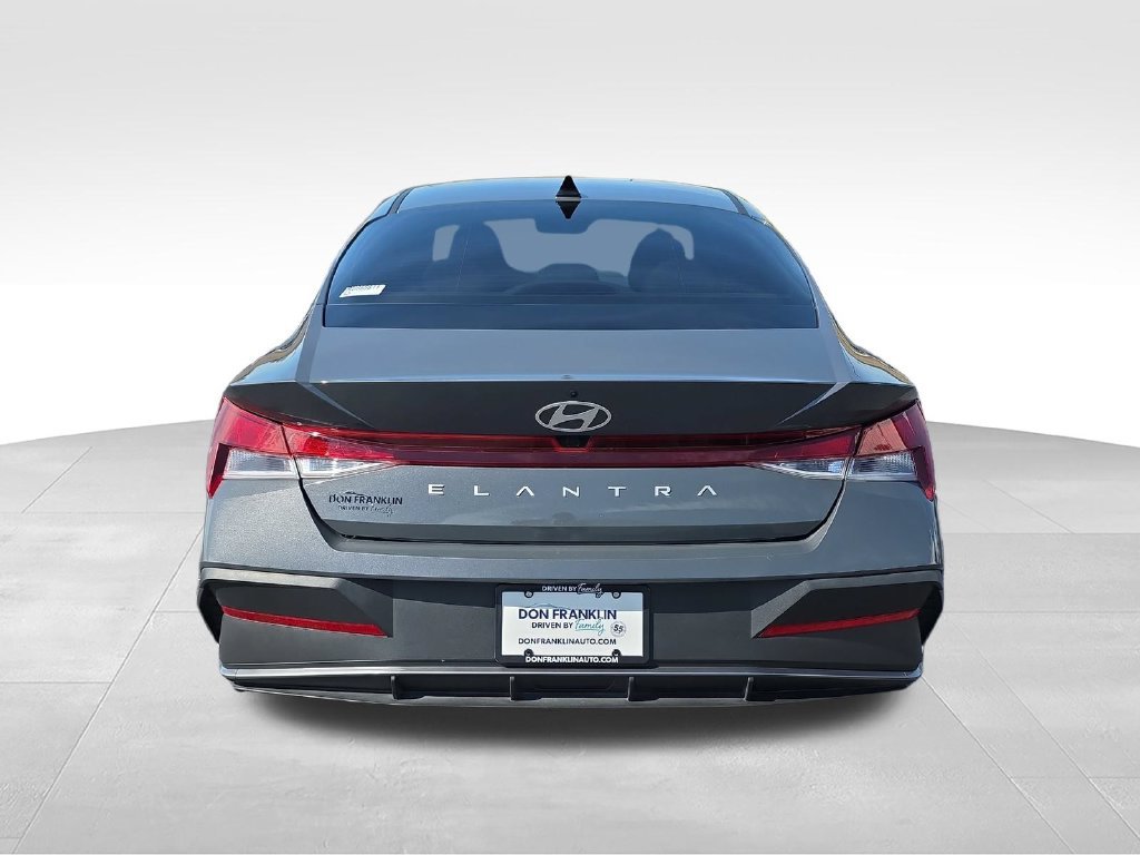 Used 2024 Gray Hyundai SEL image 4