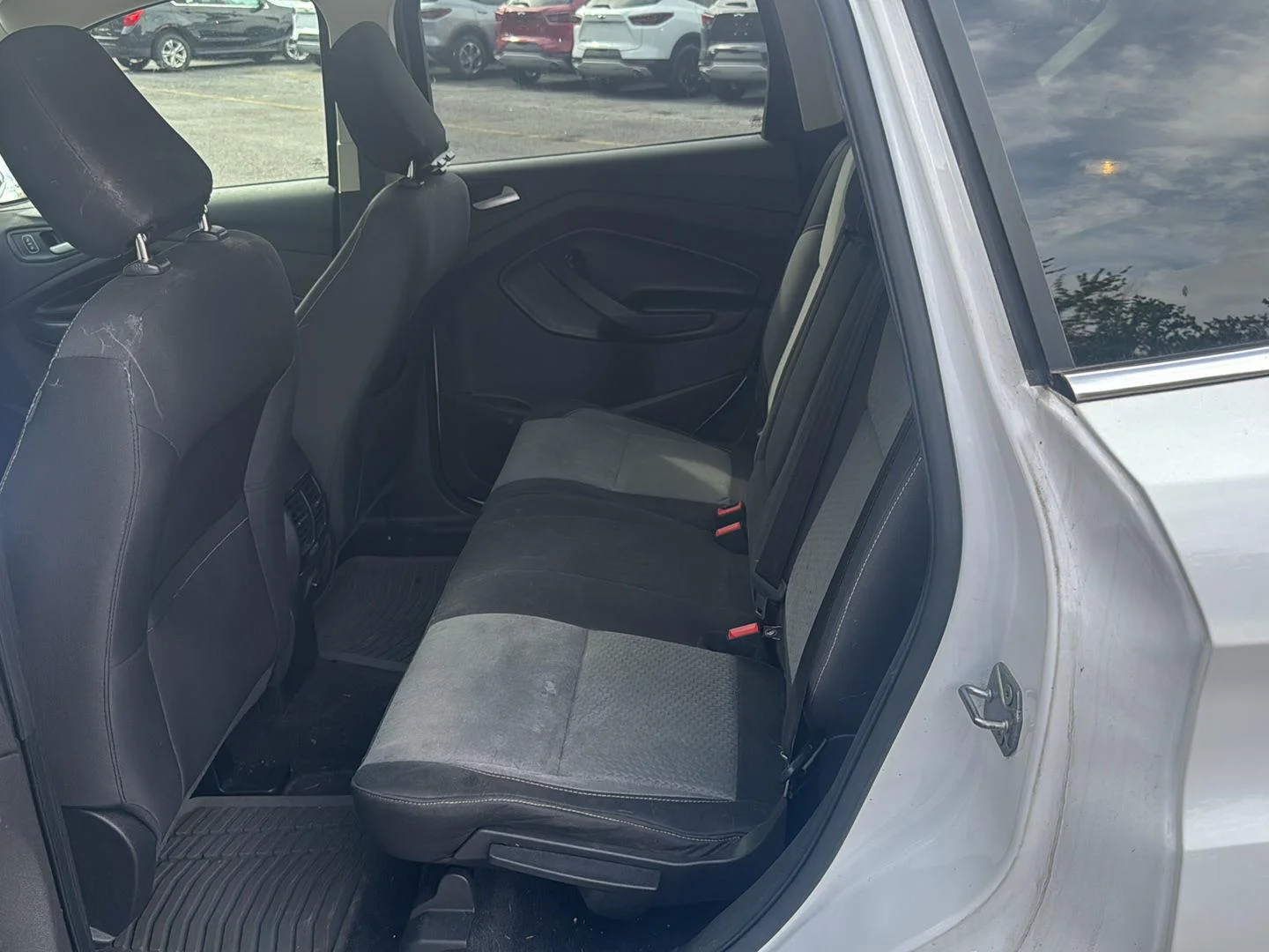 Used 2019 Oxford White Ford SE image 19
