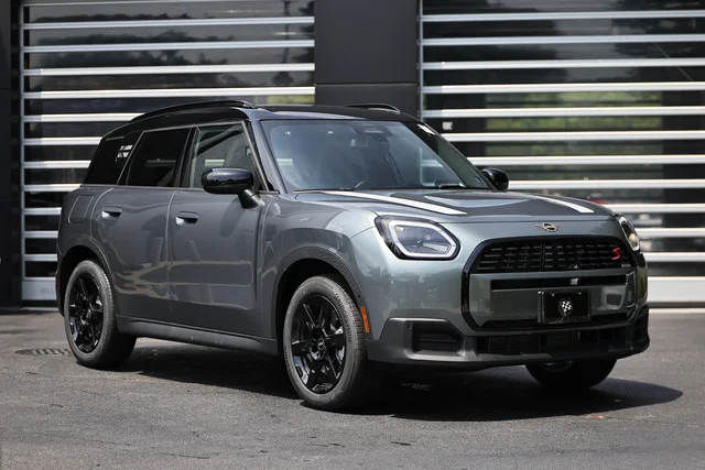 2027 MINI Countryman Signature Plus