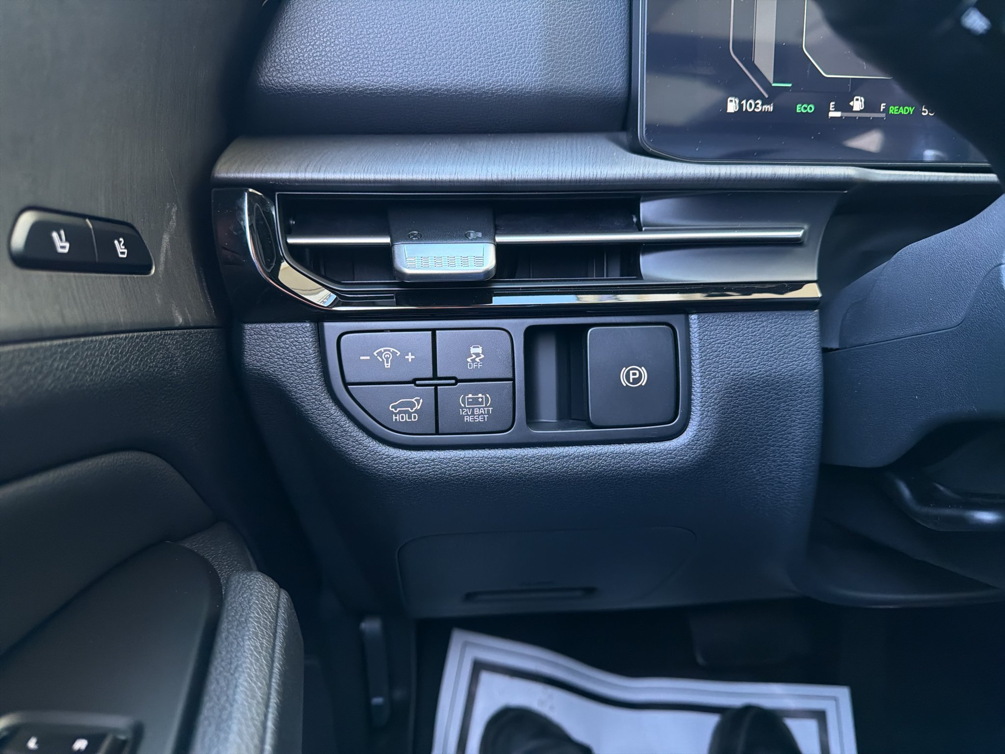 New 2027 Snow White Pearl Kia X-Line image 26