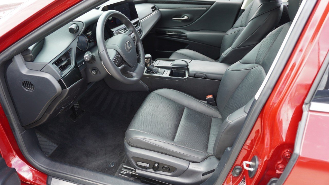 Used 2022 Red Lexus ES 350 image 12