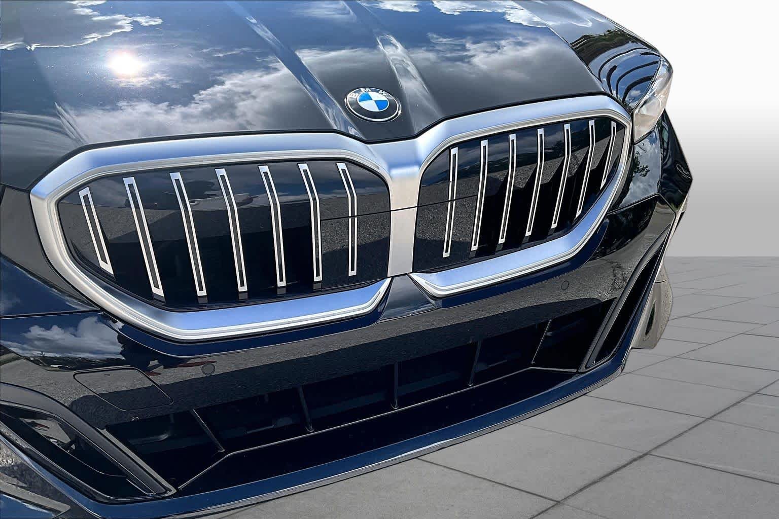 Used 2026 Black Sapphire Metallic BMW 530i image 28