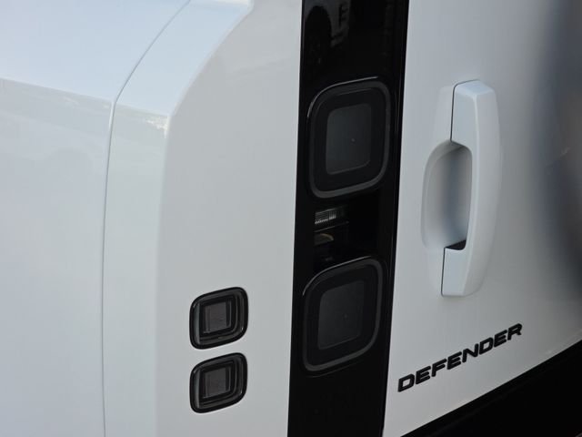 New 2026 Fuji White Land Rover X-Dynamic SE image 23