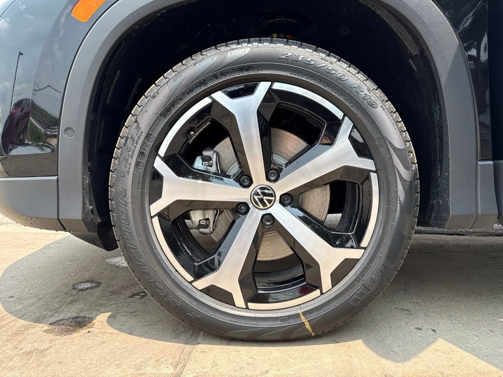 New 2026 Deep Black Pearl Volkswagen 2.0T SE image 26