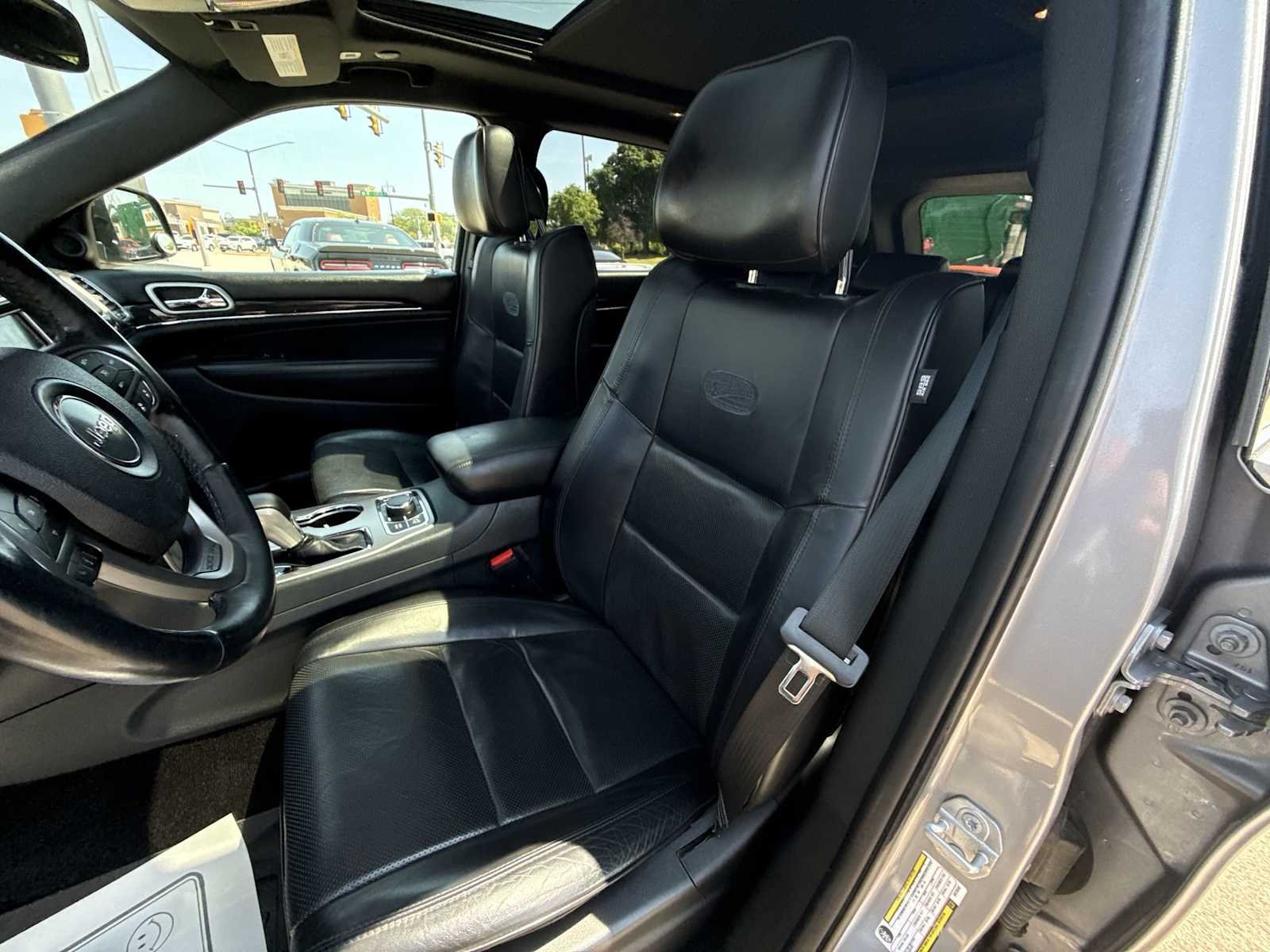 Used 2018 Silver Jeep Overland 4x4 image 20