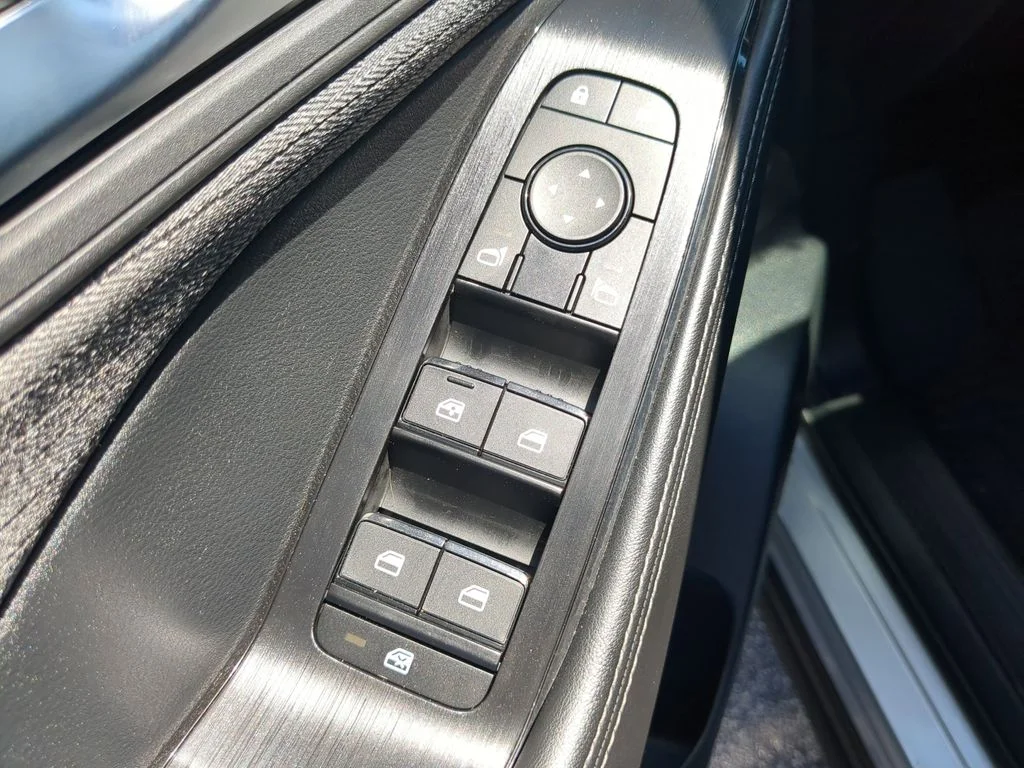 Used 2023 Silver Nissan SV image 17