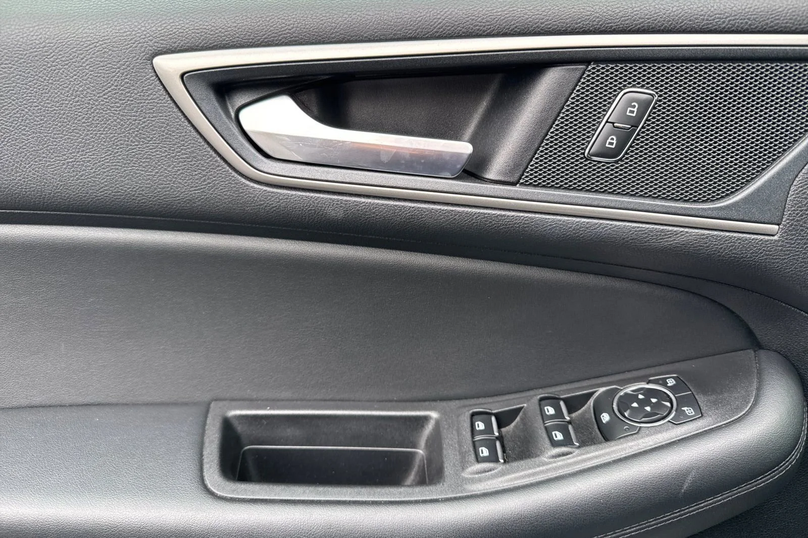 Used 2024 Iconic Silver Ford SEL image 10
