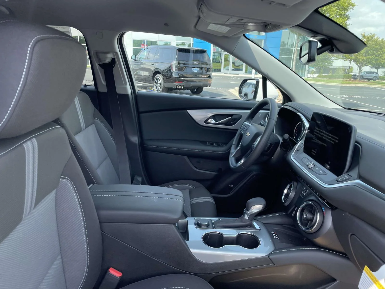 New 2026 Summit White Chevrolet 2LT image 9